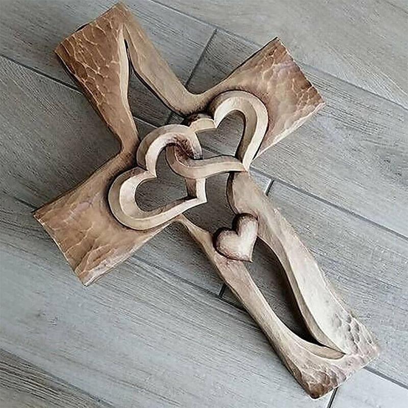 Stehaufe™ Herzförmig geschnitztes Holzkreuz