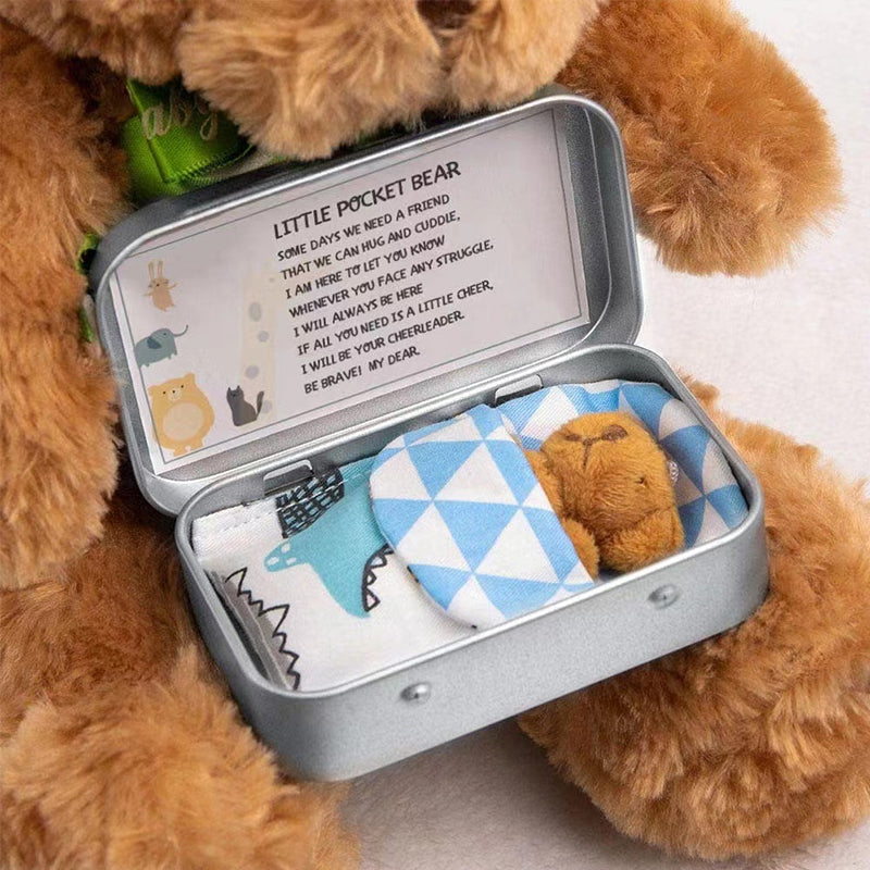 Teddybär in einer Blechdose